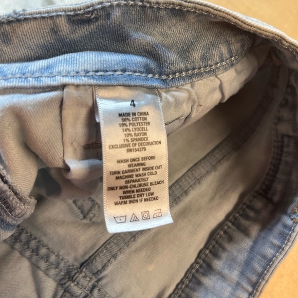 Aeropostale Distressed High Waisted Midi Stretch
Denim Shorts Size 4 - Picture 7 of 7